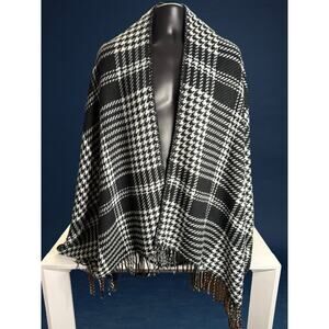 NWT Young USA Black & White Plaid Houndstooth Poncho Shawl Wrap Fringe OSFM